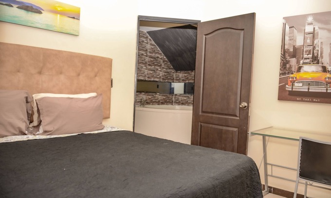 Lalinde Apartment | Spacious 4 Bedroom Apartment Combo with Hot Tubs in Lleras