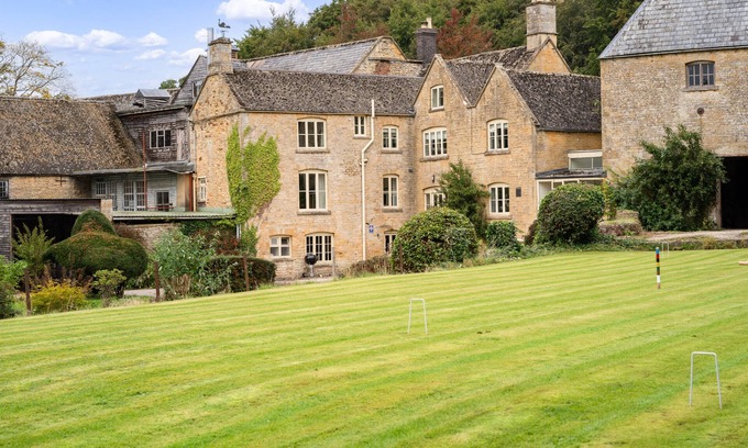 Condicote Cottage | Pet-Friendly 4 Bedroom Old Brewery House in Cotswolds
