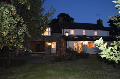 Llanddewi Brefi House | 4 bedroom cottage with large garden in Ceredigion Mid Wales