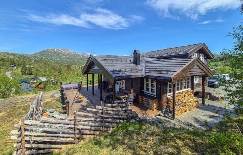 Kvam House | Relaxing Retreat in Norheimsund with Inviting Jacuzzi