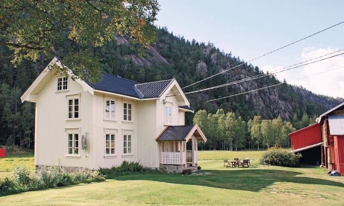 Amli House | Escape to Nature: Cozy Vacation Home on a Former Farm
