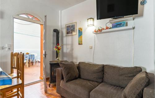Facinas House | Cozy 4 Bedroom Home in Facinas: Perfect for Families & Pets