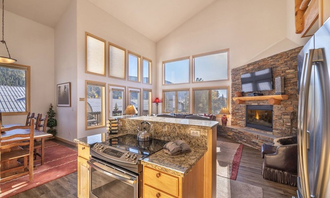 Keystone House | Prime 4 Bedroom Duplex in Keystone with Hot Tub & Spa