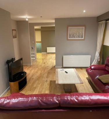 North West Apartment | 4 bedroom duplex located at west end Glasgow