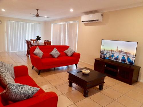 Raceview House | Family-Friendly 4 Bedroom House in Raceview, QLD