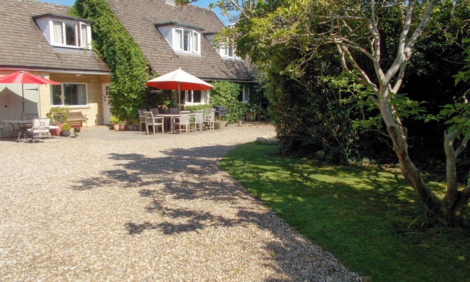 Bourton-on-the-Water Cottage | Outstanding 4 Bedroom Stay in Bourton-on-the-Water