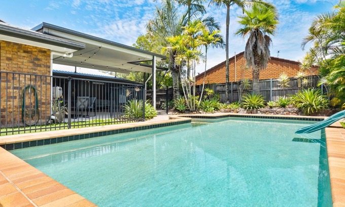 Maroochydore House | Inviting 4-Bedroom Retreat with Pool and Pet-Friendly Perks