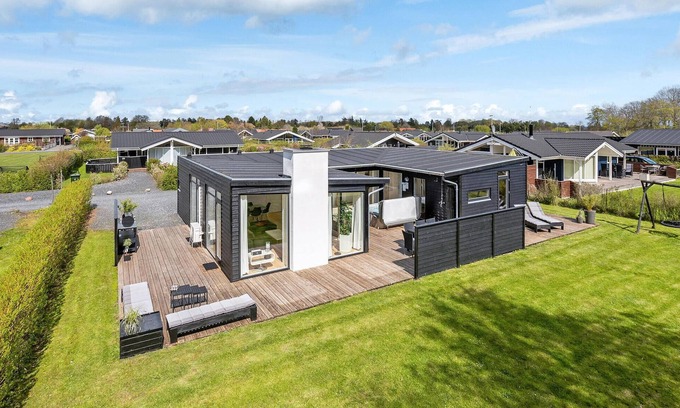 Pøt Strandby House | Inviting Oceanfront Cottage with Spa and Hot Tub Amenities