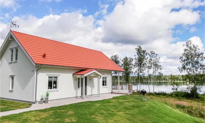 Starkeryd House | Charming Home in Skillingaryd with Wifi for Family Fun