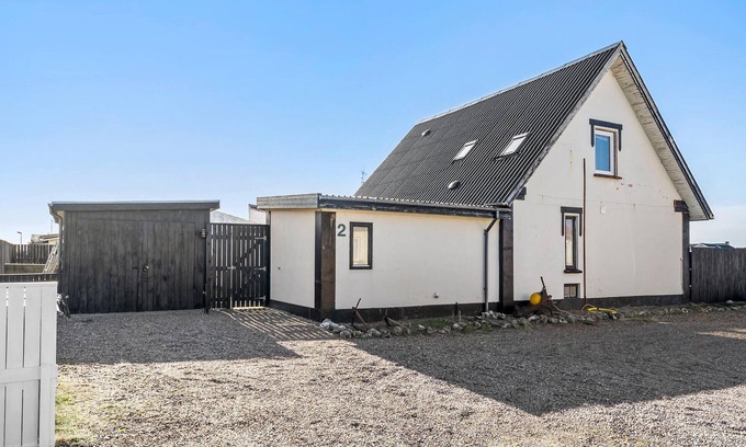 Thyboron House | Spacious 4-Bedroom Accommodation with Ocean Views in Thyborøn