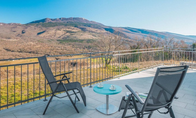 Boljun House | Cozy Family Getaway in Beautiful Croatia