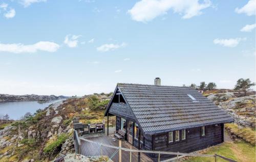 Fitjar House | Stunning 4 Bedroom Home with Ocean View in Fitjar