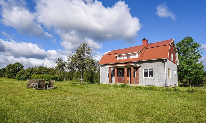 Kalv House | Cozy Cottage with Breathtaking Nature Views and Spa Access