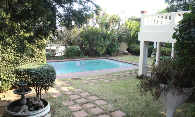 Greater Johannesburg Metropolitan Area House | Family-Friendly 4 Bedroom Greek House in Observatory