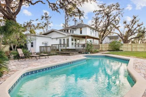 Dade City House | 4 Bedroom Historic House, Pool, Downtown Dade City