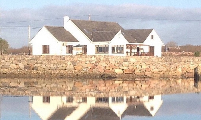 Costelloe House | Seaside 4 Bedroom Holiday Home in Beautiful Connemara