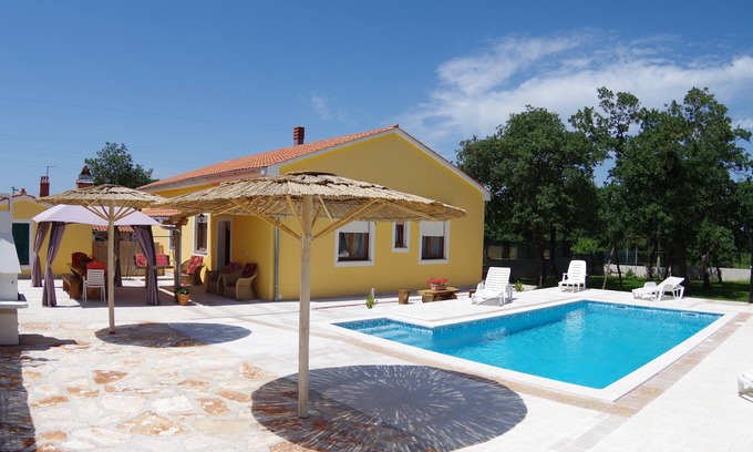 Vodnjan House | Experience a Pet-Friendly 4-Bedroom House with Pool