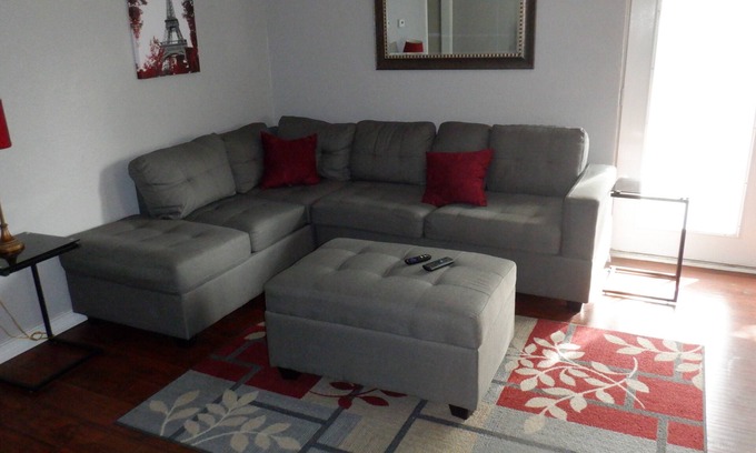 Garland House | Ideal 4 Bedroom Home with Lake View and Family-Friendly Amenities
