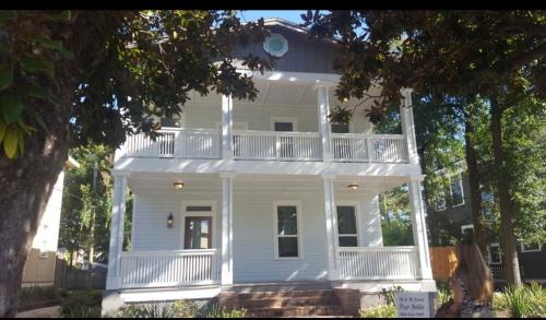 Springfield Villa | 4 bedroom home- historic-downtown jax- min to UF health and everbank stadium