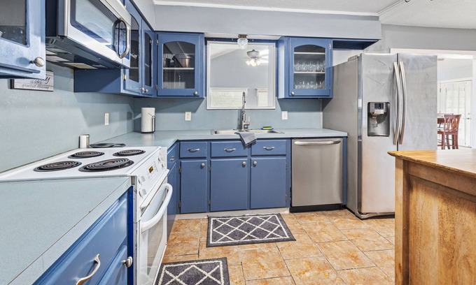 Carlyss House | 4 Bedroom Home in Sulphur, La