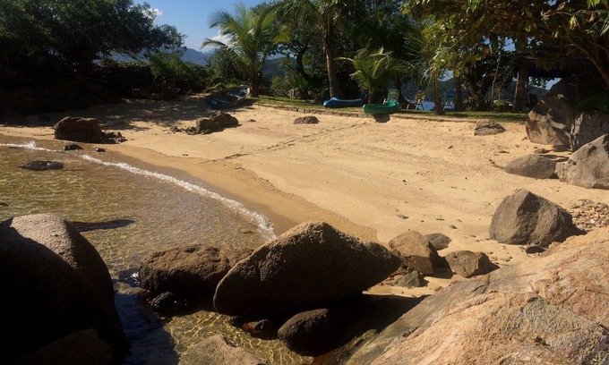 Ilha Grande House | 4 bedroom home with private beach and beautiful garden on the Big Island