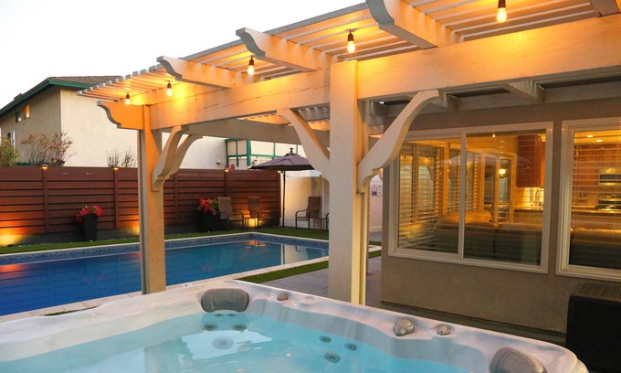 Simi Valley House | Modern Oasis: 4 Bedrooms, Hot Tub & Pool - Rated 10/10!