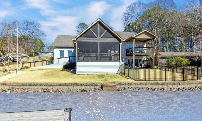 Smith Mountain Estates House | 4-bedroom house in charming Jackson's Gap with Boat Ramp/Pet Friendly/Super View