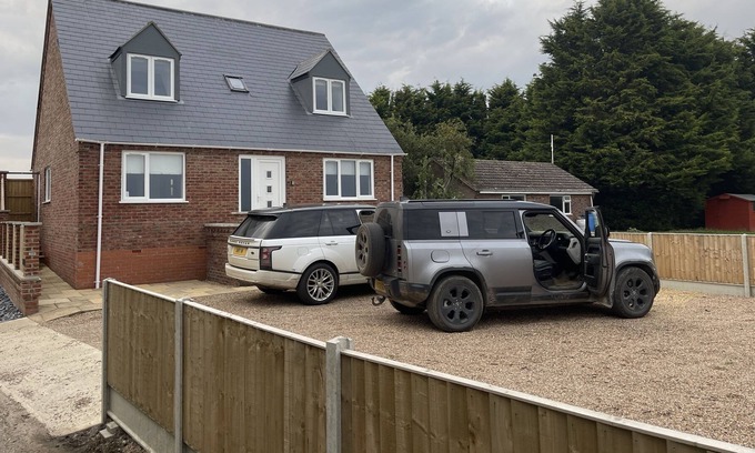 Frampton House | Family-Friendly 4 Bedroom House in Boston for Contractors