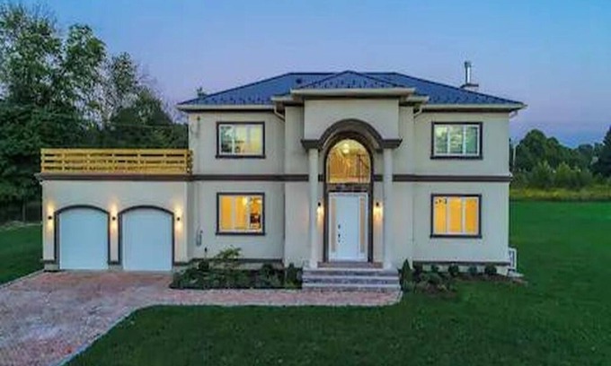 Warwick House | 4-bedroom house in charming Warwick with AC