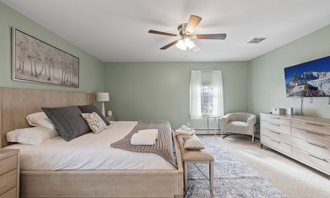 Chester House | 4-bedroom house in delightful Chester with AC