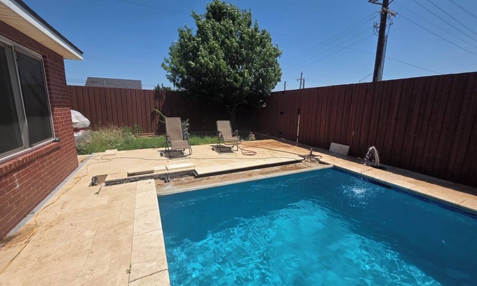 Lubbock House | 4-bedroom house in wonderful Lubbock with AC, WiFi, and swimming pool