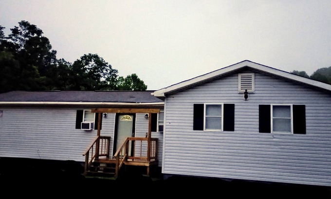 Minden House | Spacious 4-Bedroom House with Huge Backyard Near Ace Adventure