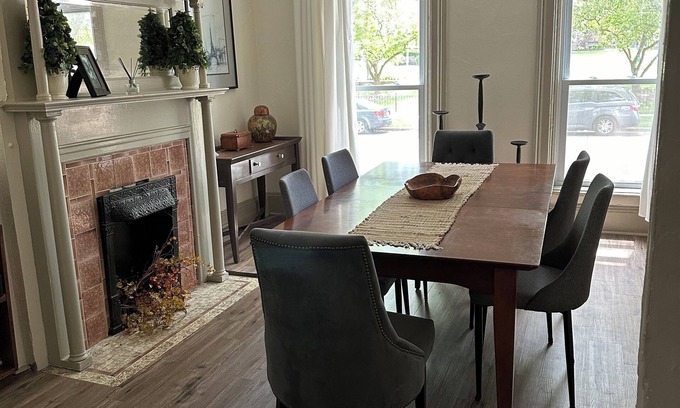 Lower East Side House | Ideal 4-Bedroom Retreat Near Milwaukee Bucks Fiserv Forum