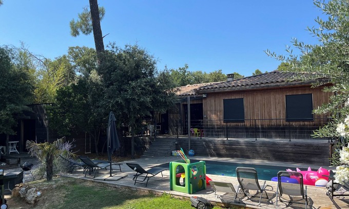Aigaliers House | Ideal Family Retreat: 4-Bedroom House with Pool Near Uzès
