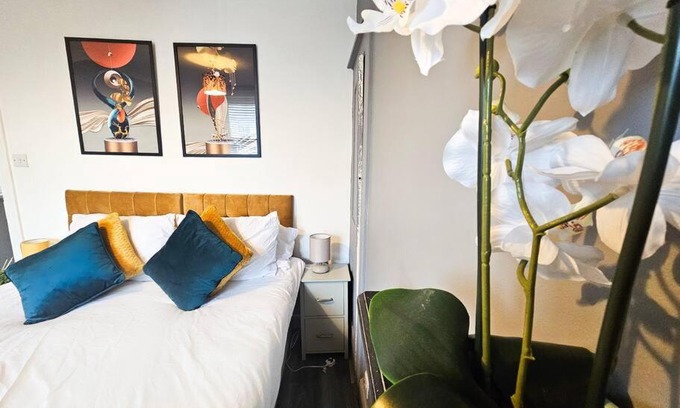 Gravesend Apartment | Family-Friendly 4 Bedroom House Near Riverside Attractions