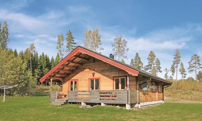 Annolfsbyn House | Relax by the Lake: Just 100m from Fishing and Swimming