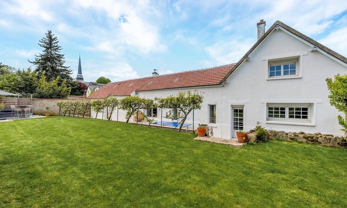 Amblainville House | Stylish Vacation Home with Private Terrace & Garden Access