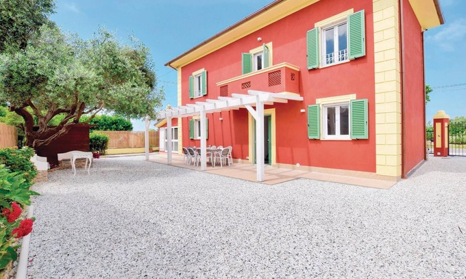 Camaiore House | Stunning 4 Bedroom Retreat with Ocean View in Capezzano LU