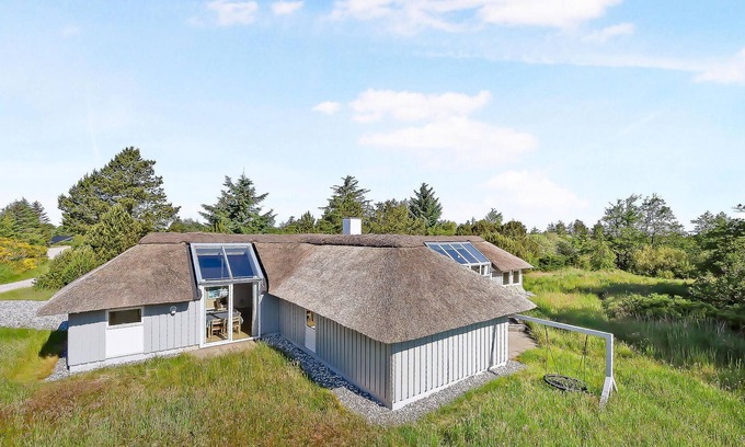 Slette Strand House | Cozy 4-Bedroom Retreat with Ocean Views in Fjerritslev
