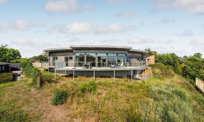 Ebeltoft House | Enjoy Scenic Countryside Views from Your Cozy Retreat