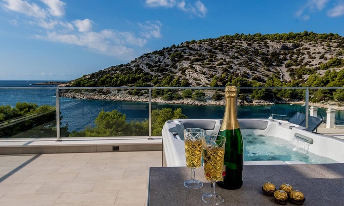 Razanj House | Relaxing 4 Bedroom Accommodation with Oceanfront Views