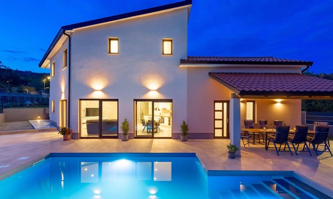 Viskovo House | Relaxing 4 Bedroom Accommodation with Private Pool in Rijeka