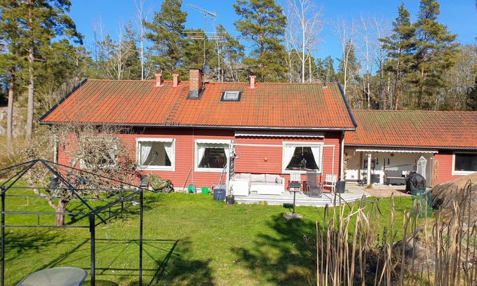Trosa House | Inviting Vacation Home for 6 with Ocean Views and Pets