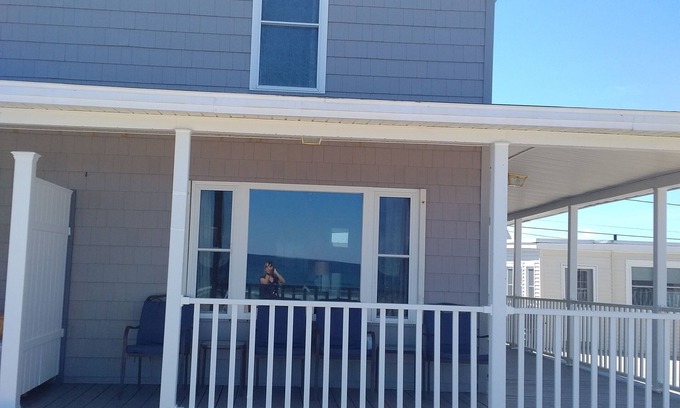 Salisbury House | Oceanfront 5-Bedroom Cottage at North Salisbury Beach!