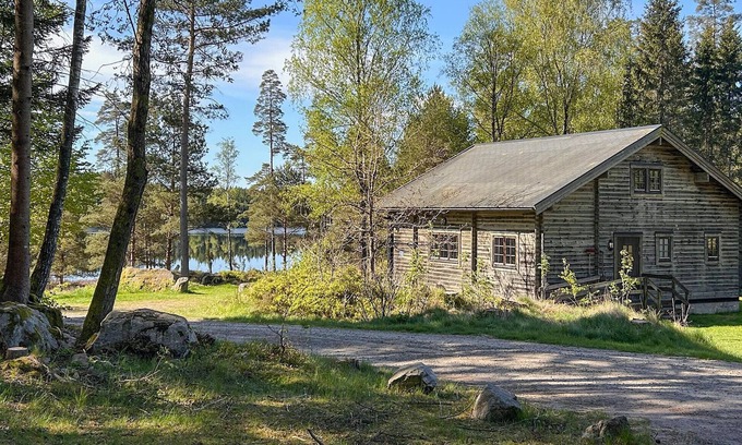 Fegen House | Relaxing Cottage Near Kvarnsjön Lake with Spa & Breakfast