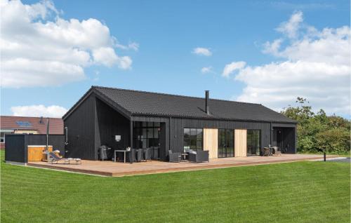 Skaven Strand House | Cozy 4 Bedroom Pet Friendly Retreat in Tarm, Rated 10/10
