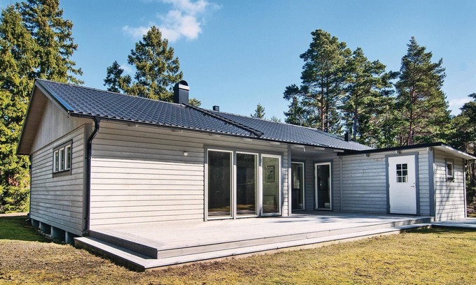 Slite House | Bright and Beautiful Oceanfront Retreat in Åminne