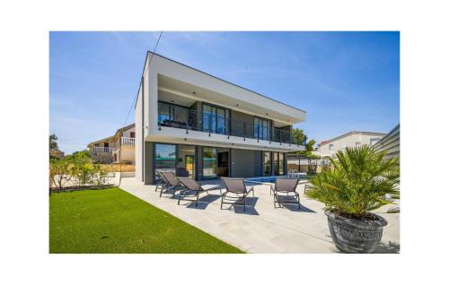 Murter House | 4 Bedroom Stunning Home In Murter