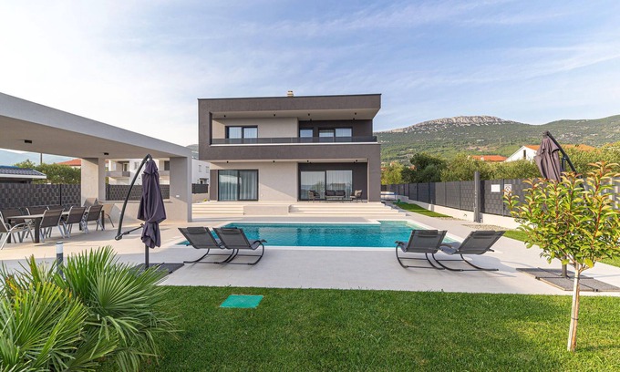 Kastel Stari House | Ideal 4 Bedroom Retreat in Scenic Kastel Stari