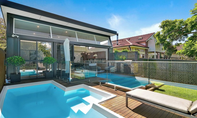 Middle Cove House | Stylish 4-Bedroom House with Pool Near Beautiful Park
